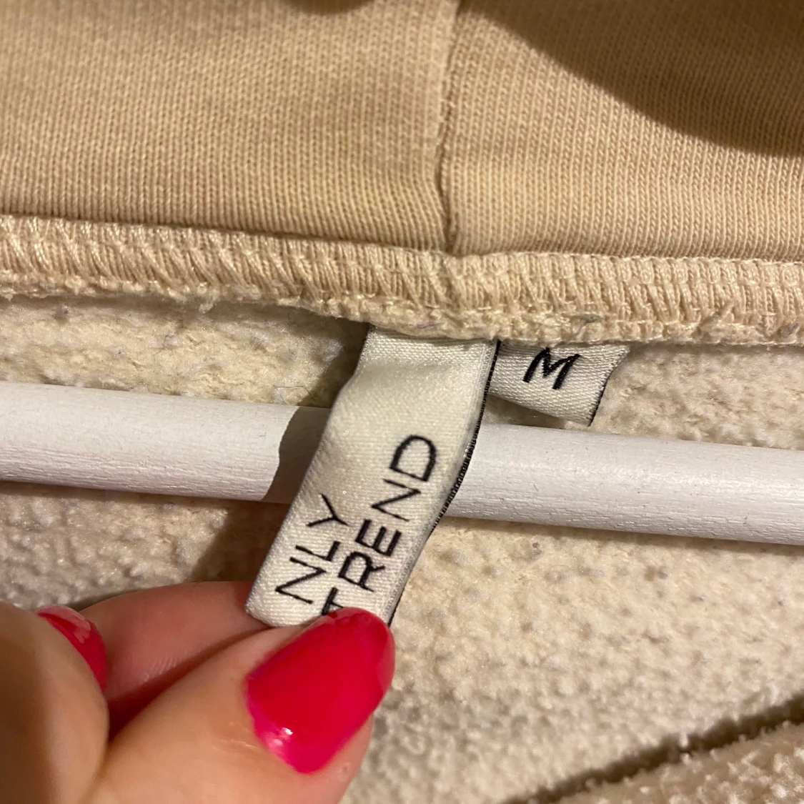 Oversized, beige tjocktröja med luva  - 91