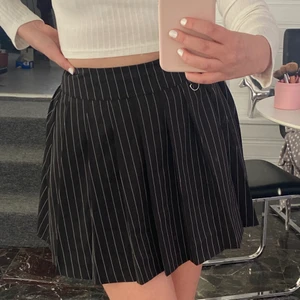 Randig kjol - Randig kjol ifrån Shein, storlek S. Aldrig använd!🖤🤎