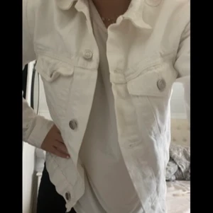 Jeansjacka  - Säljs då den inte kommer till användning. Frågor eller fler bilder kan tas privat☺️