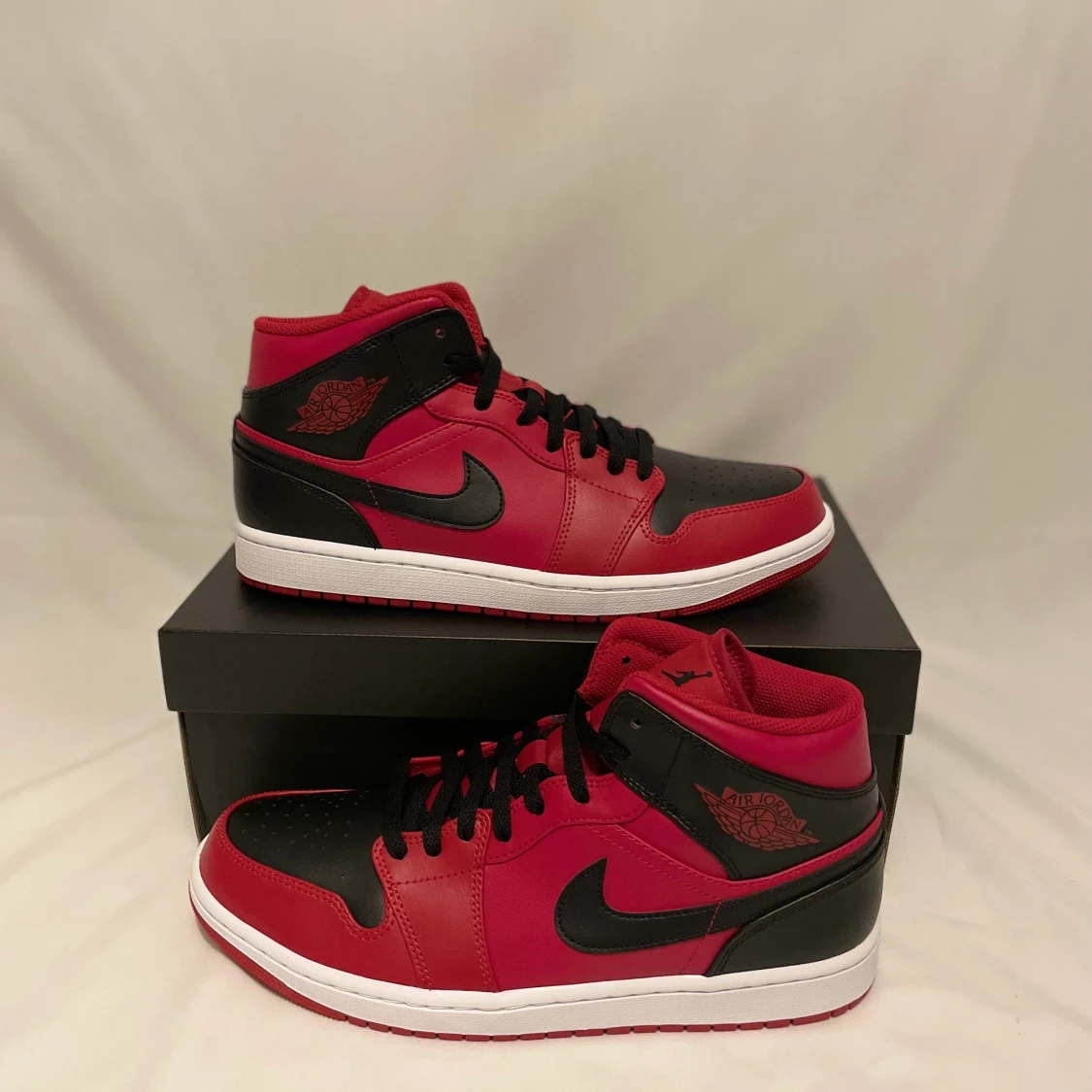 Air Jordan 1 MID GYM RED