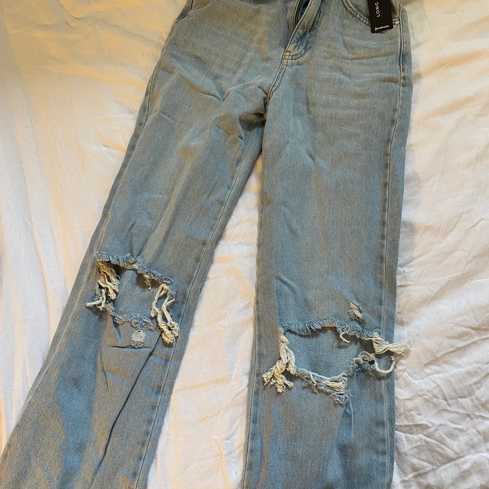 Jätte fina blåa jeans. Fick som present men var tyvärr fel storlek så säljer dem. Har endast provat på så de är helt nya.. Jeans & Byxor.