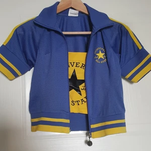 Converse tröja i svenska färger  - Kort modell Mycket bra skick Användes sparsamt