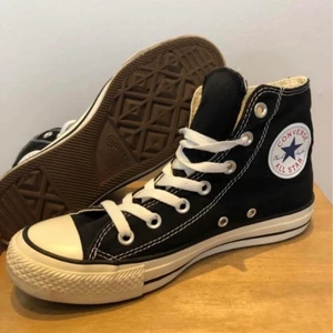 Svarta converse - Säljer mina svarta converse då dom inte kommer till användning, endast använda fåtal gånger ☺️ kan fixa fler bilder! 