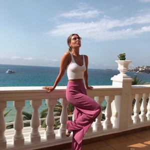 Vit linne  - Vit linne från zara. Aldrig använt. Säljes på grund av att köpte för stor storlek. 