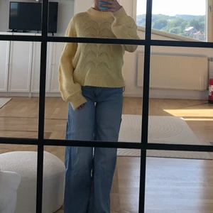Gul stickad tröja - Gul stickad tröja från Gina Tricot💛 Köparen står för frakten 🚚📦