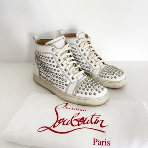 Louboutin skor - Skor från Christian Louboutin i strl 38, kommer med dustbag - skriv om ni har frågor eller vill ha fler bilder 🙌🏼