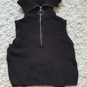 Tröja Vero Moda Stolek S - Svart Tröja från Vero Moda i bra skick i stolek S, säljs för 169kr, frakt ingår.