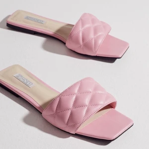 Rosa skor  - Använda en gång