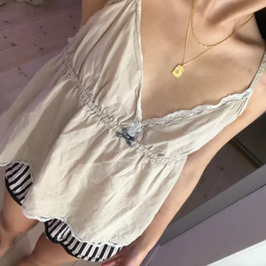 odd molly linne - beige odd molly linne i fint skick, strl 1 (s) skickas efter mottagen swish, frakt 26kr (ej spårbart)