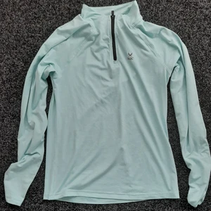 Idrotts tröja - Säljer denna sköna långärmade idrotts tröja från Stadium!! Nästan aldrig andvänd och är i fint skick. Passar perfekt nu till hösten.