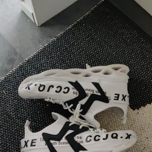 Säljer skor använda 1gång - För småa