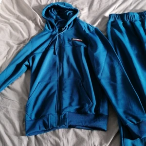 Mckenzie  - Använda typ två gånger, dem är som nya jätte bra sick. Säljer för att jag inte gillar dem längre. Skriv för mer bilder osv. 