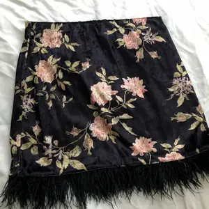 Black velvet skirt with undercover for a perfect fit! Size L, barely used. It fits right on the waist without being too short. 