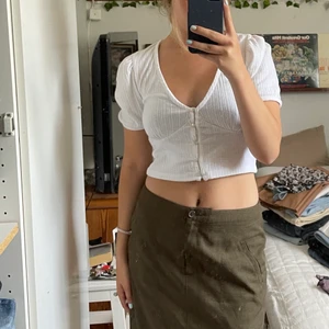 Vit topp - Säljer då den inte kommer till användning🤍