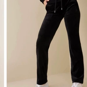 Juicy couture byxor - Svarta juicy byxor i bra skick!