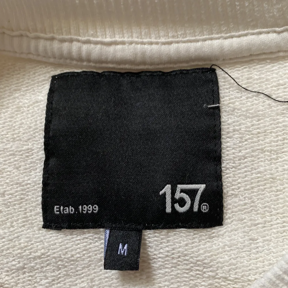 En vit sweatshirt från lager 157. Tröjor & Koftor.