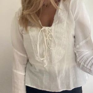 Vit blus - Vit blus från vero Moda, skriv för fler bilder 