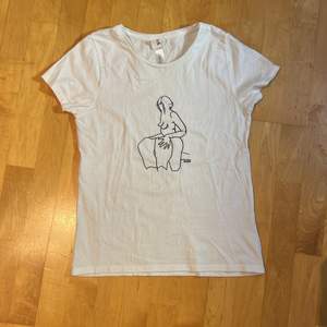 Funky white design T-shirt with two female lovers.