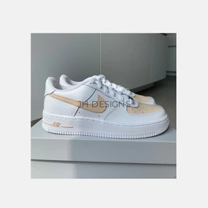 Nike Air Force 1 - Hej! Nu tar jag emot beställningar! Här ser ni en av mina designs! Kolla gärna in min sida! 