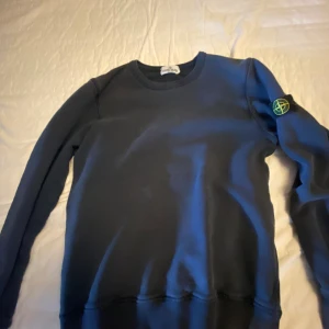 Stone island crewneck  - Säljer nu min stone island tröja då den är förliten för mig det är storlek 156cm 12år