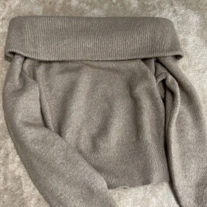 Hm tröja - Säljer den här tjocktröjan från hm🙌🏼Använd 1 gång, testad! (Köparen står för frakten )