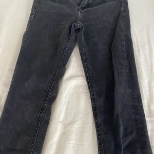 Jeans svarta - Jeans svarta passade inte mig. 