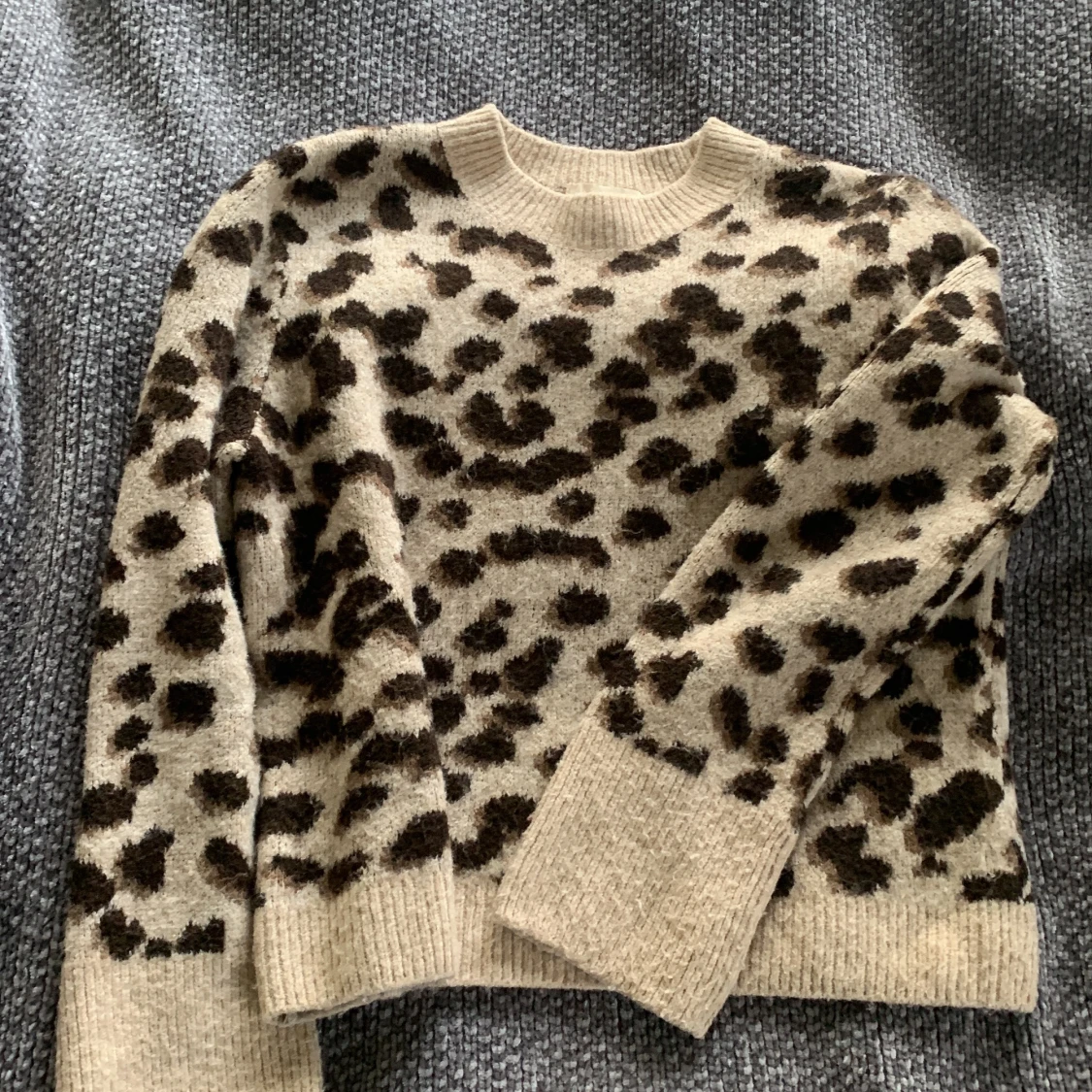 Leopard mönstrad tröja