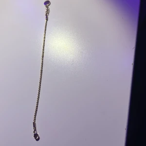 Snö of Sweden Cordell armband - Guld cordell armband doppat i guld. Köpt från snö of Sweden 