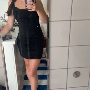 Jeans klänning  - Super fin jeans klänning. Använd 1-2 gånger❤️