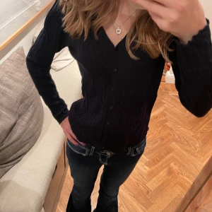 Super fin tröja från OVS - En nästan helt oanvänd tröja från ovs i storlek XS-S (köparen står för frakt) 💓