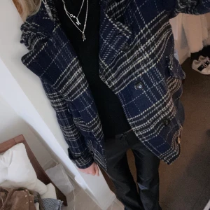 Kort kappa - Världens snyggaste korta kappa/ jacka, såå perfekt nu till hösten/ vintern❤️❤️