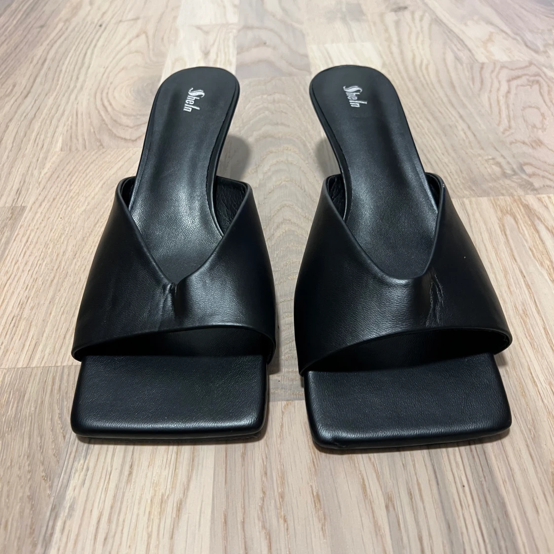 New low black heels - 91