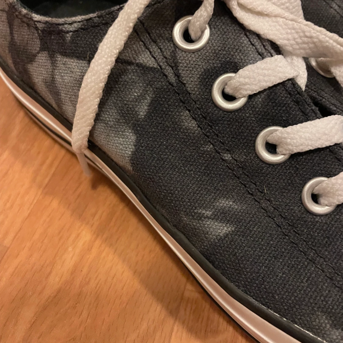 Converse grå/ svart storlek 40 - 90