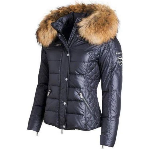 ROCK AND BLUE - Säljer nu min Rock and blue jacka, den är i Strl 38. Den är fin i skick, men har legat i en garderob i 2-3 år. Ena fickan har varit trasig och är ihopsydd innuti, det syns inte utanpå.  Nypris ligger på ca 3500kr 