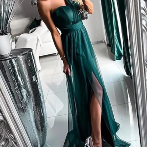 Balklänning  - Balklänning som inte passade mig. Helt oanvänd! + frakt 