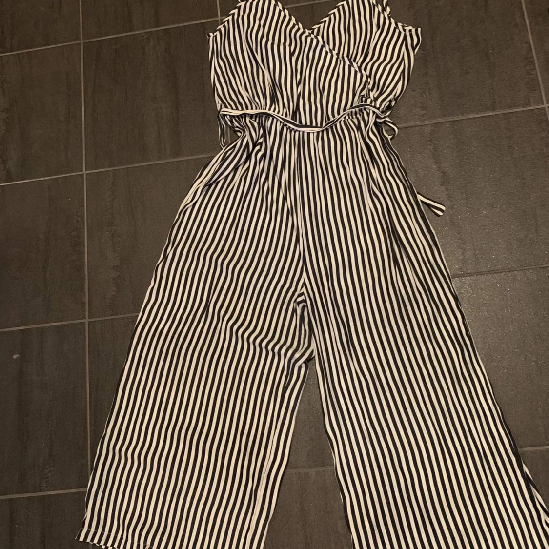 Blåvitrandig jumpsuit