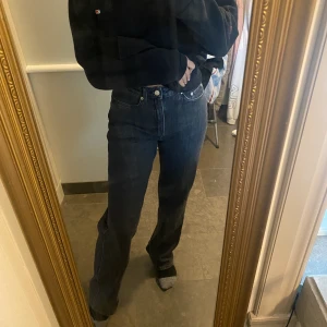 Jeans från weekday - Weekday jeans modell rowe strl 28/34🫶🏻❤️