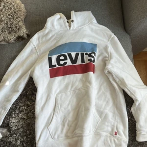 Levis hoodie - Levis hoodie bra skick storlek s