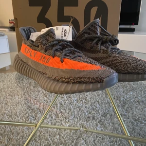 Adidas Yeezy 350s  - Yeezy Boost 350s Beluga 1.0 DSWT, oanvända med tags, box , kvitto å allt. Bud: 2799:- Bin: 3500:-