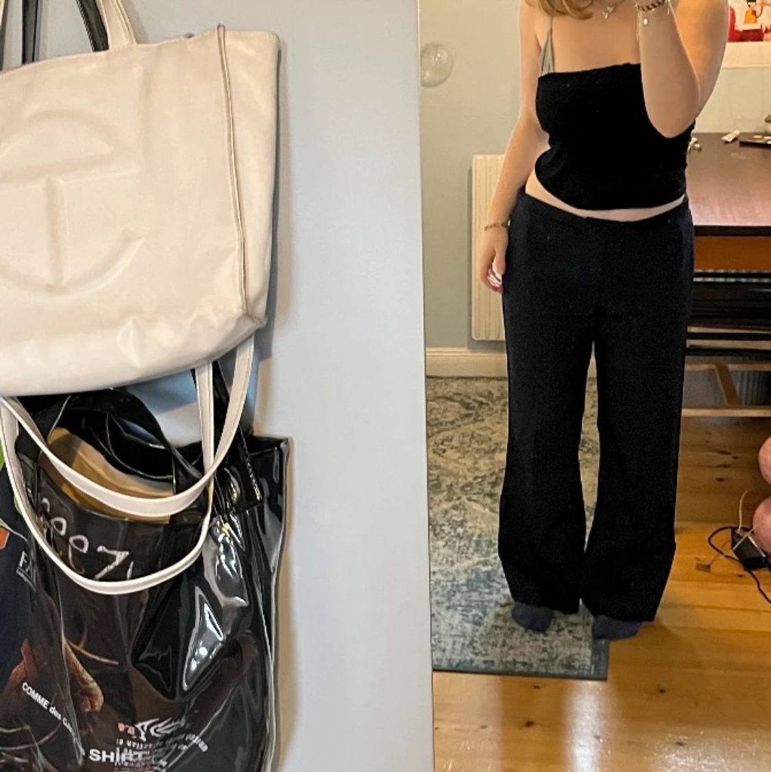 Mörkblå utsvängda / flared kostymbyxor - 90