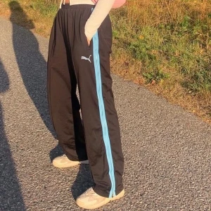 Puma ”sport” byxor  - Passar XS/S och M kanske L oxå, finns att knyta så man kan anpassa storlek 🖤