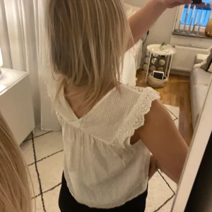 Söt topp - Gullig topp 💗 så fin i ryggen! Bra skick 