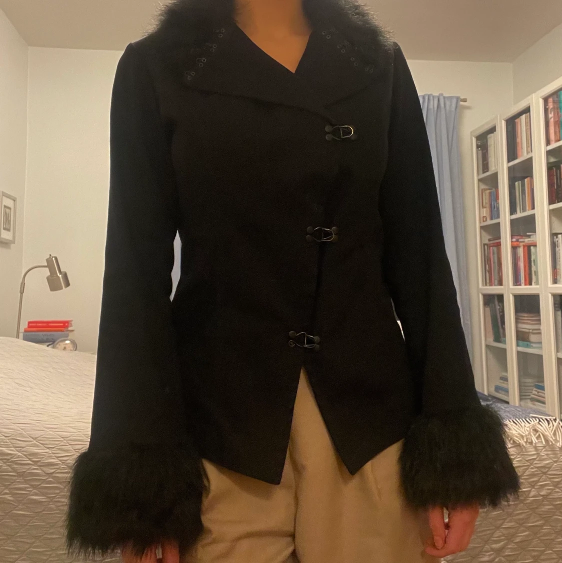 Svart pälsjacka oanvänd  - 90