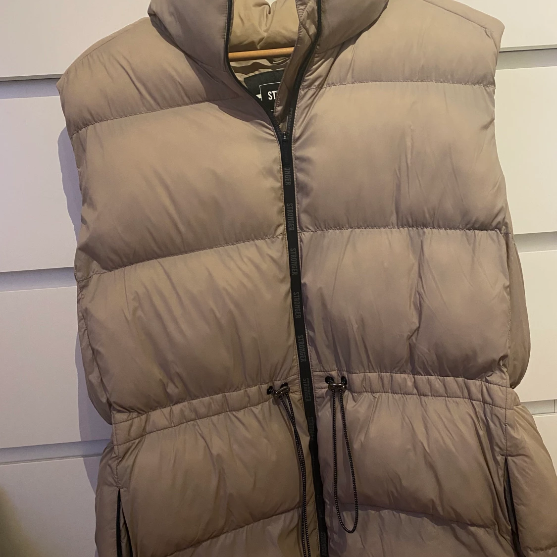 Stronges väst  - 90