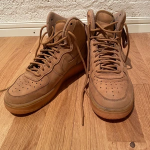 Nike airforce - nike airforce, minns inte vad modellen heter, stl 38, köpta för 1200, använda fåtal gånger, pris kan diskuteras