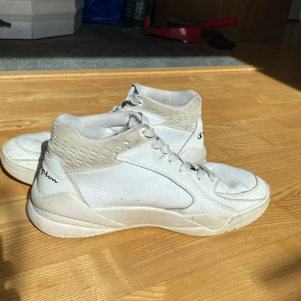 Goa Champion seakers säljes. Älskar dem med är dags att göra plats för nya sneakers hemma. Använt skick. Nypris ca 1200kr . Skor.