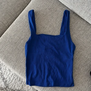 Topp - Säljer detta snygga linne! Som är perfekt till sommaren, storlek M