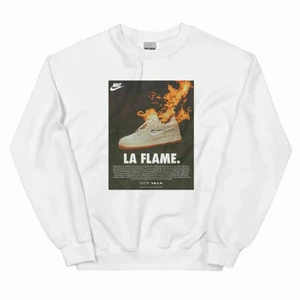 La flame unisex sweatshirt  - Jag  designat och själja den här Vintage sweatshirt. Min webbsida är lazybearmerch.se finns i olika storlekar. S,L,M,XL. FRIFRAKT. Bild två och tre är min egen i storlek xl. Pris 409kr. Spårbart frakt och skickas direkt till din dorr/ brevlådan. 