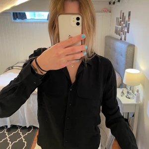 Blus - Svart blus från Lager157. Använd 1 gång i strl XS