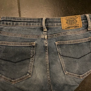 Crocker Low waist botcut - Säljer mina crocker botcuts! Köptes för 599kr säljer för 200kr🤩Vid intresse, hör av er för flera bilder💕
